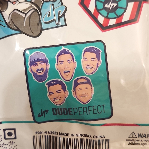 5 Dude Perfect keychains - Picture 7 of 12